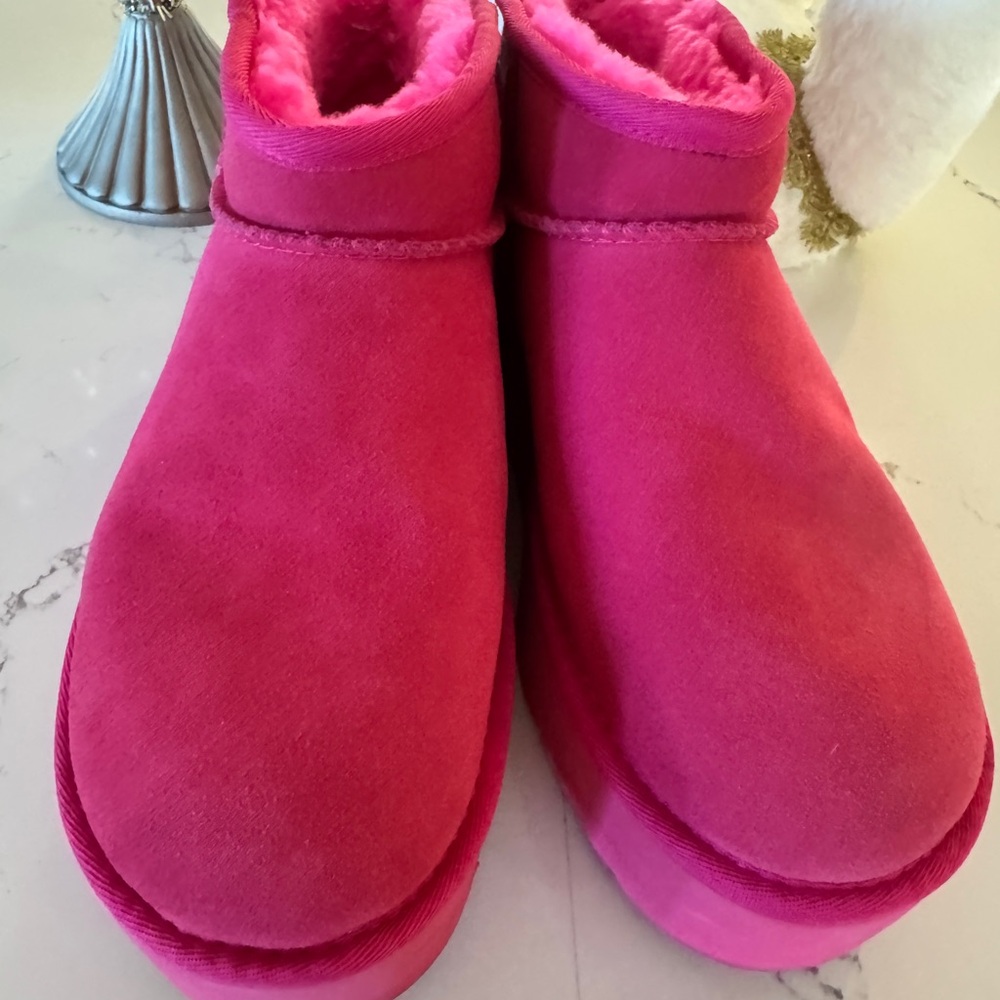 EUC UGG Classic Ultra Mini Platform Boot Taffy